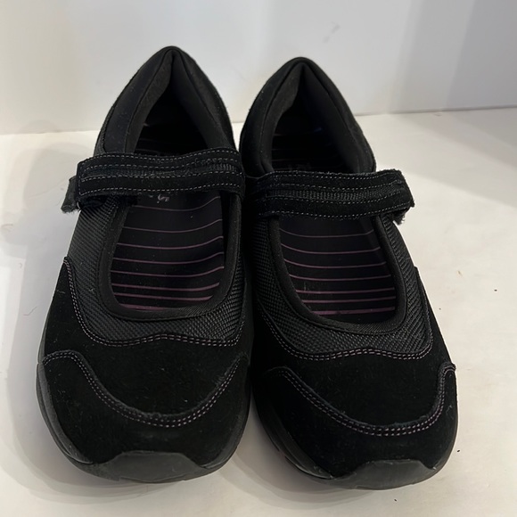 SKECHERS BLACK MARY JANE SHOES SZ 7 - Picture 2 of 11